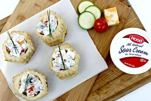 Vegetable tart with puff pastry and chives