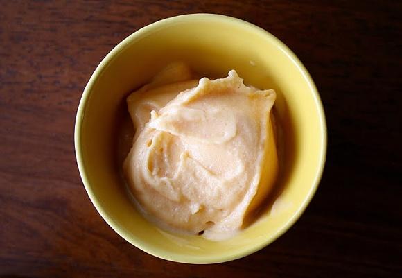 Healthy 5-Minute Peach Frozen Yogurt