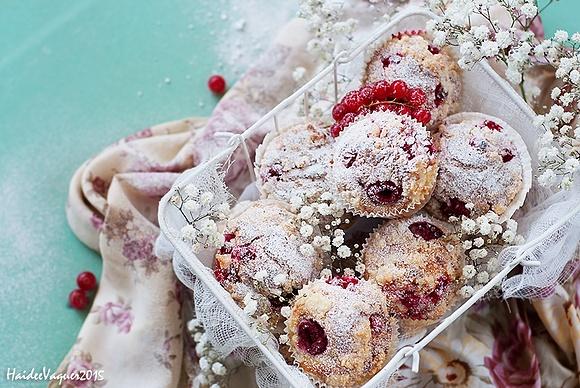 Red Berries and Cream Cheese Muffins