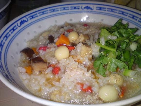 Wolfberries and Lotus Seed Porridge