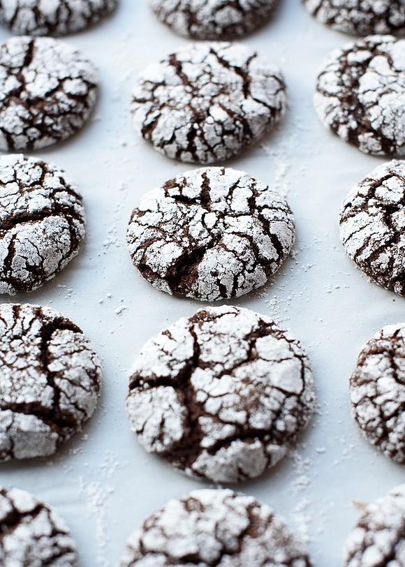 Peppermint chocolate crinkle cookies