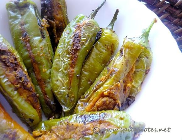 Besan wali bharwan mirchi