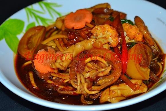Hainanese noodle with prawns and squid