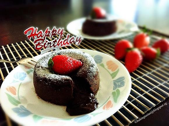 Molten lava chocolate cake tutorial and recipe