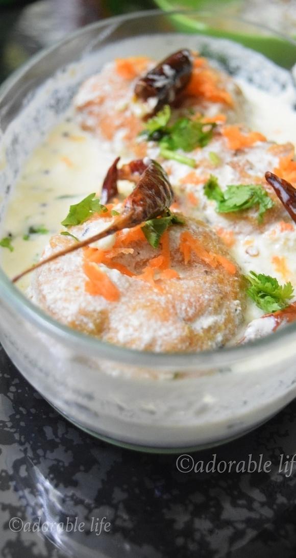 Urad dal fritters in yogurt curry
