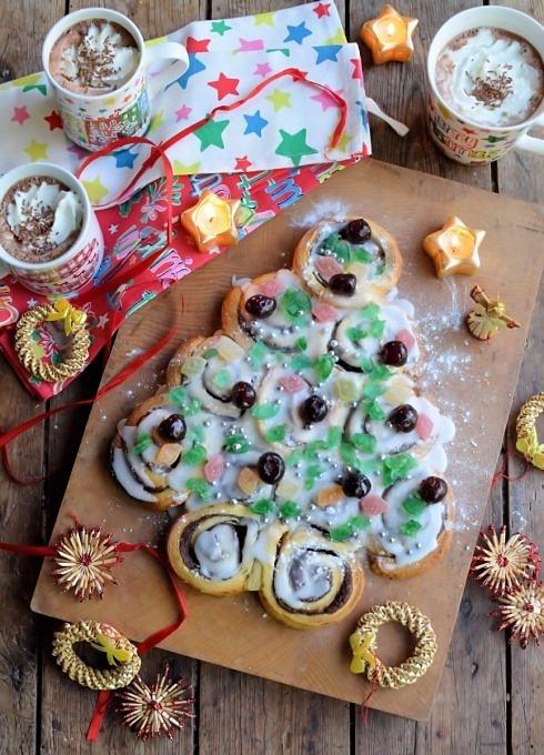 Tear & share christmas tree cinnamon rolls