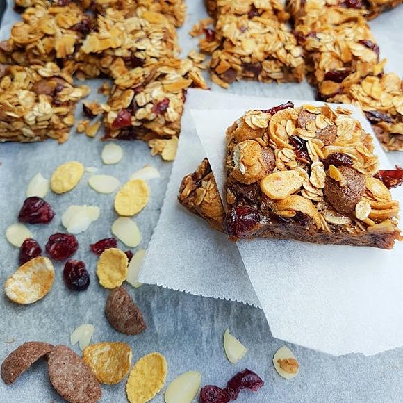 Almond and Cranberry Granola Bars