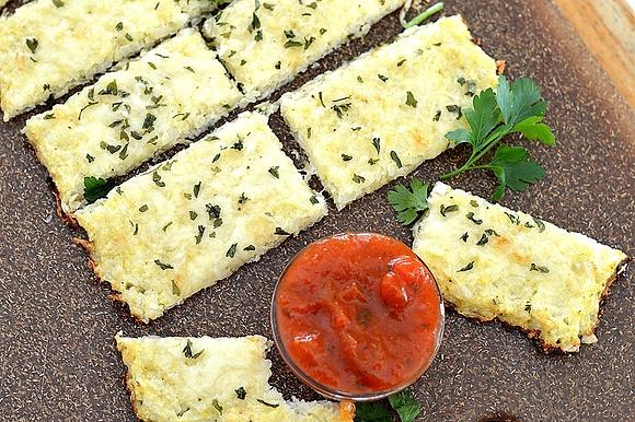 Low carb cauliflower breadsticks