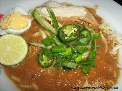Mee rebus noodle dish