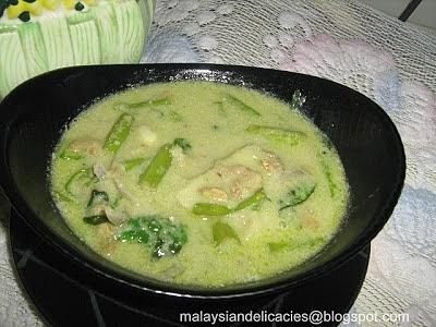 Water convolvulus in spicy coconut milk