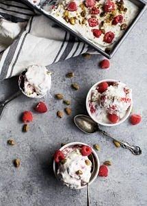 Healthy Pistachio Raspberry Frozen Yogurt