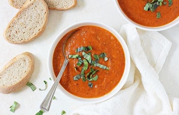 Roasted garlic tomato soup