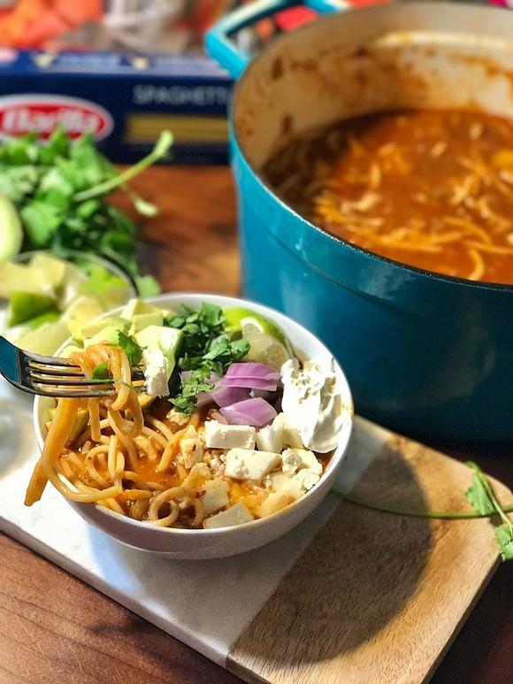 One pot ranchero chicken and pasta bowls