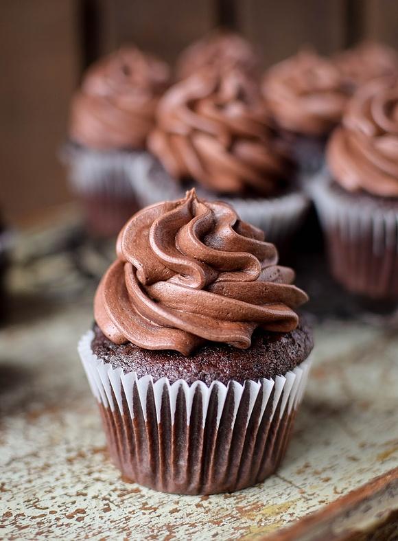 Super Moist Chocolate Cupcakes