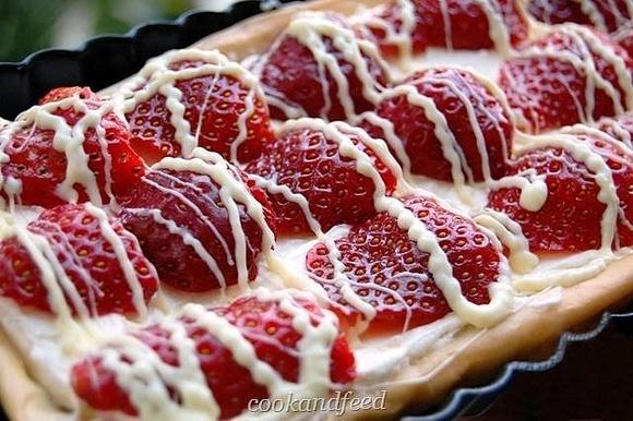 Strawberry and white chocolate tart