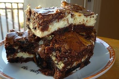Cheesecake Brownies with Oreos