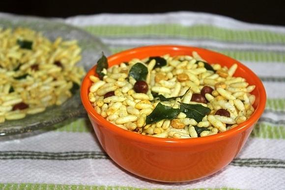 Spicy puffed rice murmura chivda recipe