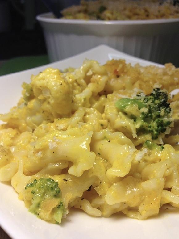 Easy vegan cauliflower broccoli turmeric mac and cheese