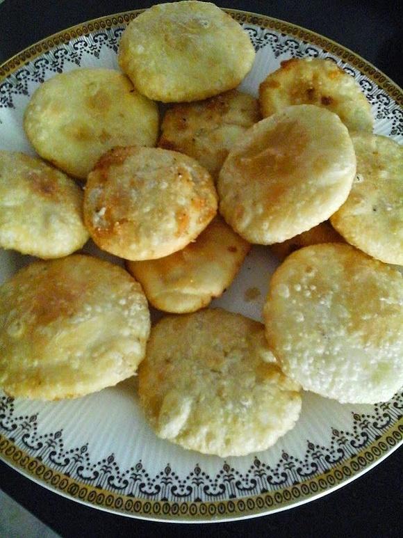 Sojji appam - fried dough with sweet semolina filling