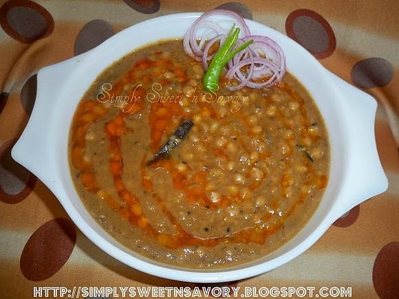 Kabuli chanay ka salan white chickpeas curry