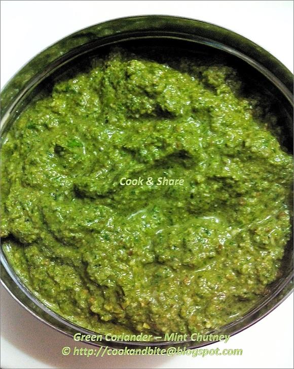 Green coriander chutney with mint