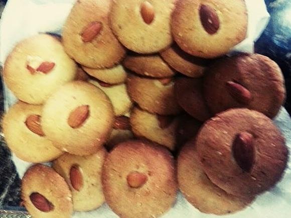 Eggless Almond Cookies