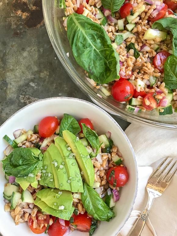 Easy farro salad with tomatoes, cucumber, red onion and basil